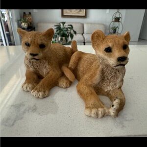 1988 SIGNED CASTAGNA ITALY LIONESS CUBS FIGURINE ORIG STICKER